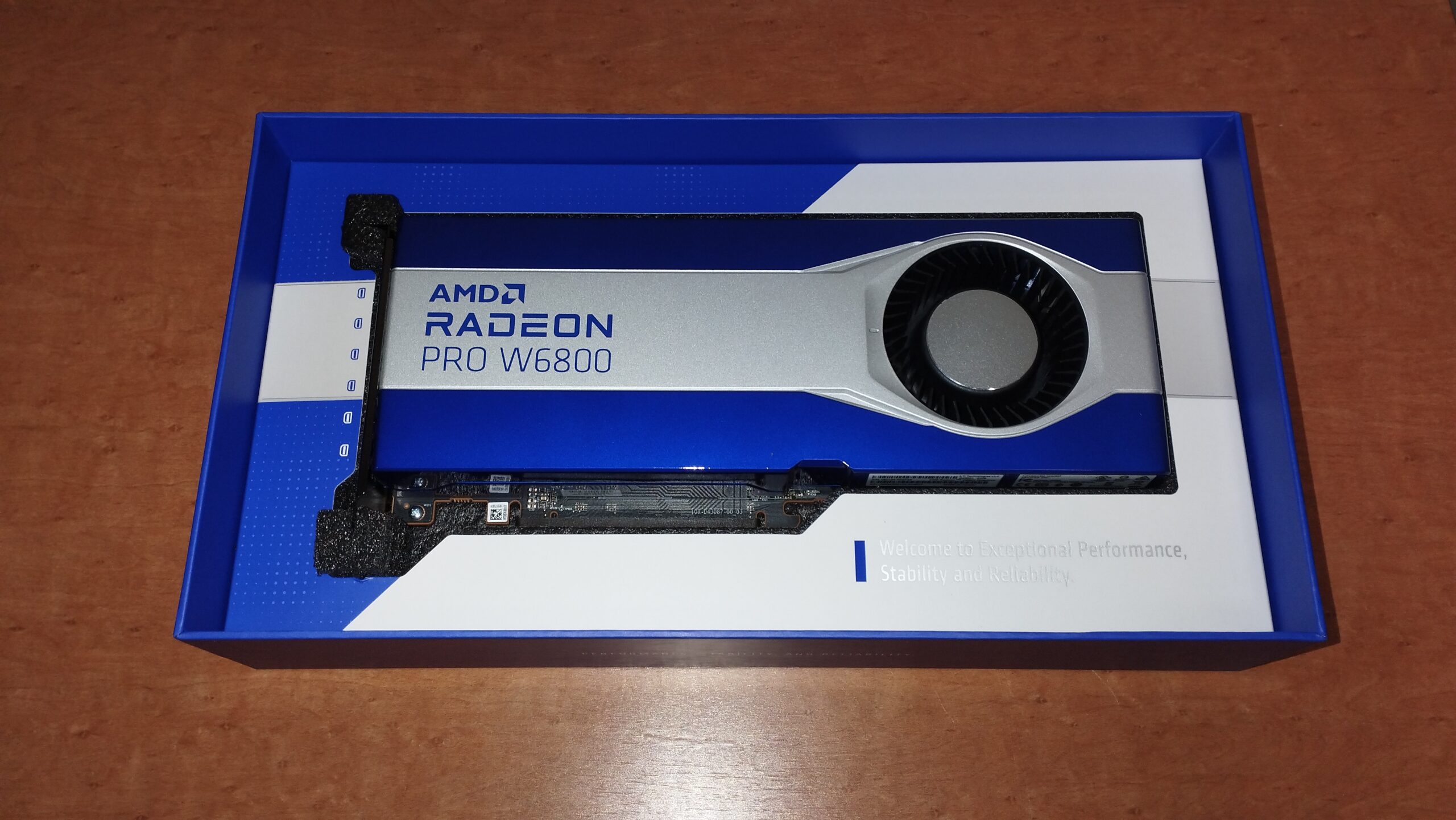 Radeon Pro W6800を購入 | とある男のUbuntu